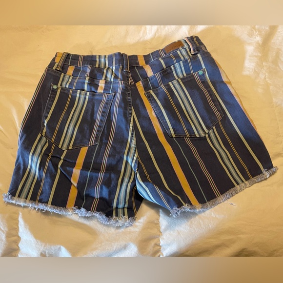Judy Blue Stripes Frayed Denim Shorts - Picture 2 of 4